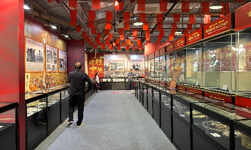 潘家園全國(guó)紅色收藏展交會(huì)啟幕，展出1500余件藏品